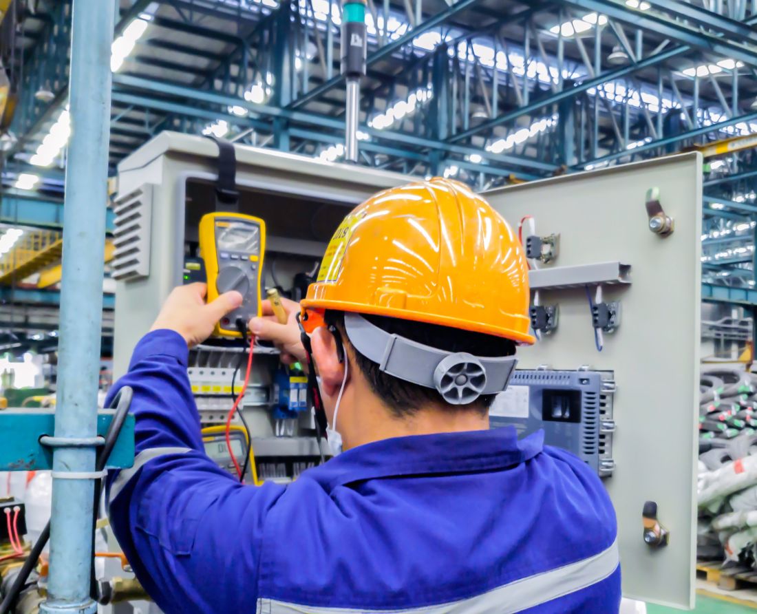 Travaux d'&eacute;lectricit&eacute; industrielle, par Neotech Energy